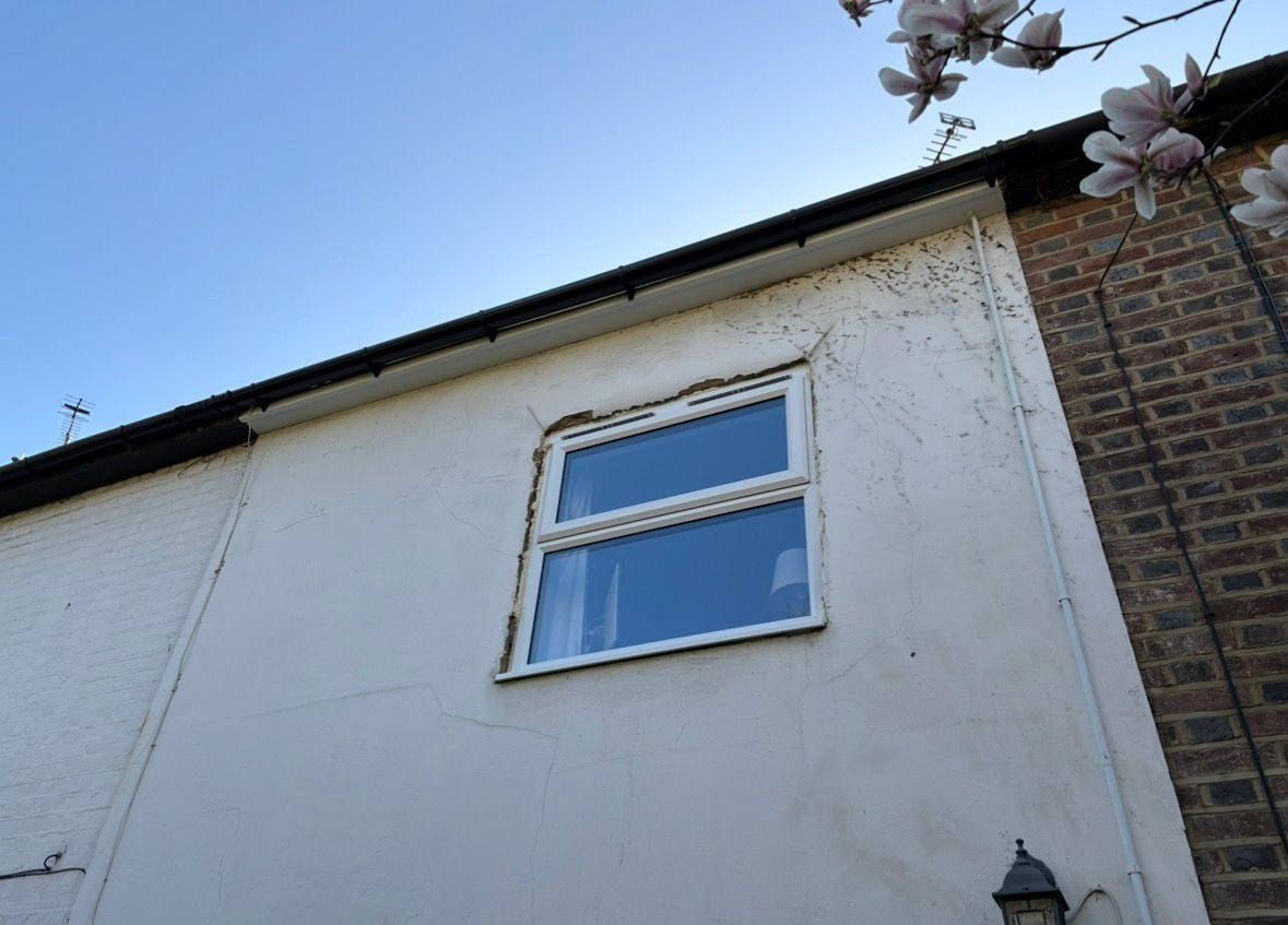 White rendered extension with clean UPVC